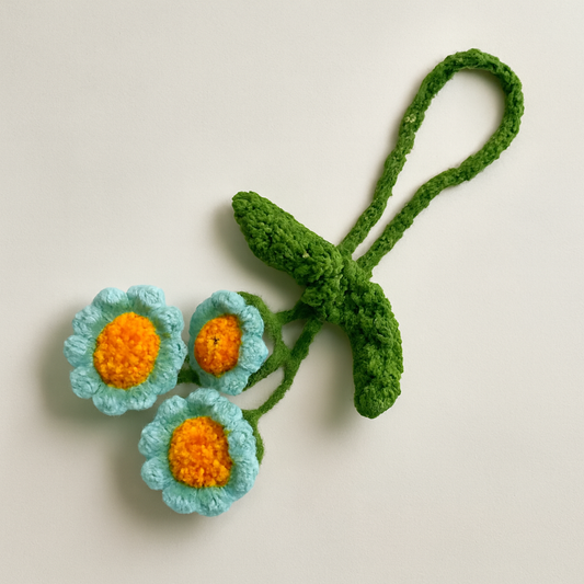 LAIMWN woolen lily charm